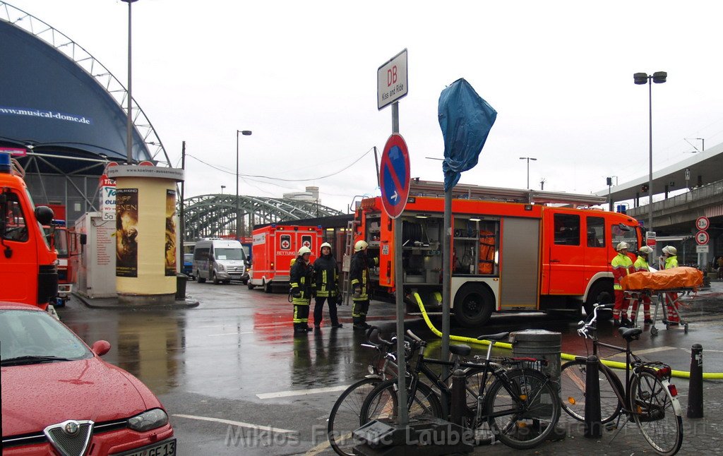 Halogenlampe durchgebrannt Koeln Hauptbahnhof P02.JPG